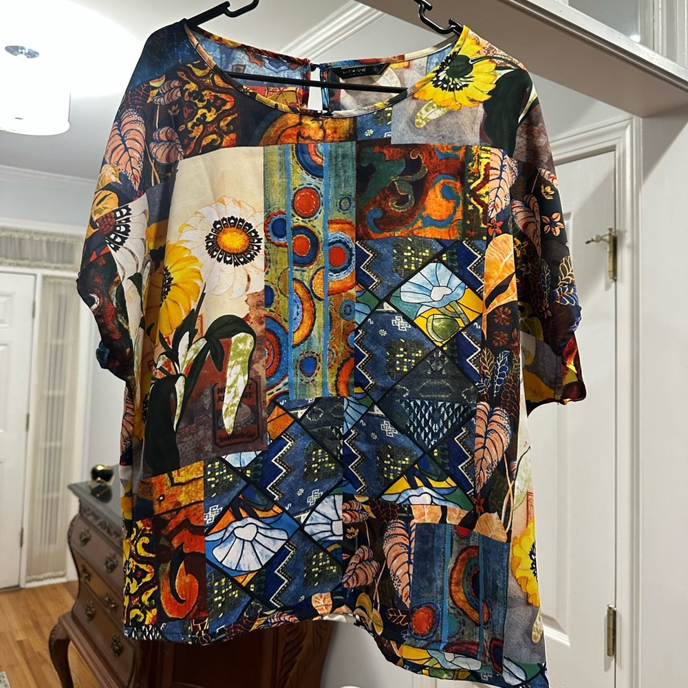 Colorful Abstract Women's Top 🎨 Size XL! Best Offer Accepted!